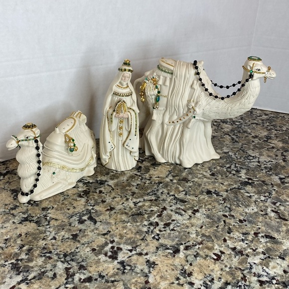 First Blessing Standing Camel Porcelain Nativity Christmas Figurines - Picture 3 of 16